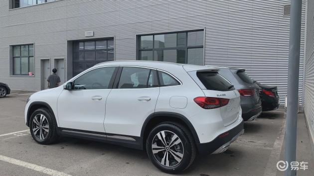 奔驰gla200男人开适合吗_本田CRV对比_奔驰GLA排面