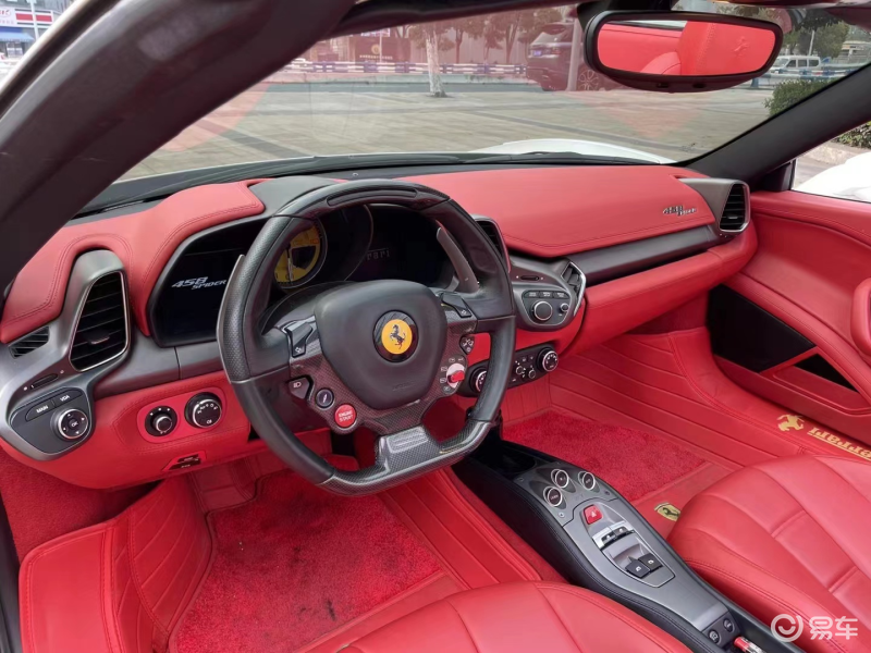 自从法拉利458诞生以来已经有2款车型(488gtb和488spider)尝试接替它.