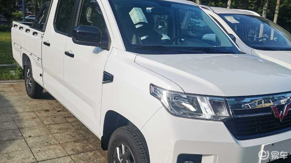 极地白色五菱征途 你拉货的好帮手