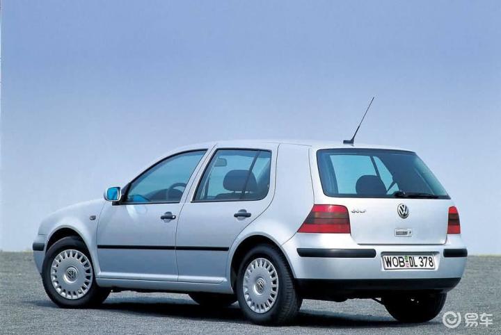 高尔夫 1.6l 2v手动时尚型后45度(车头向左)