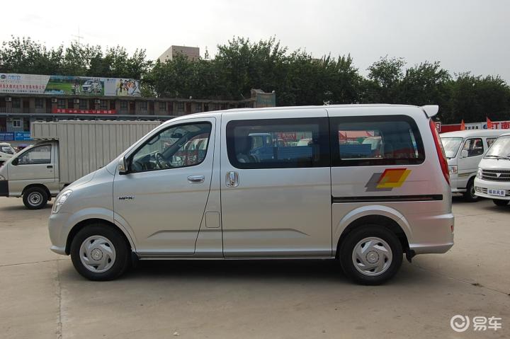 蒙派克 财富快车舒适型m200s—7座 国iii福田蒙派克外观