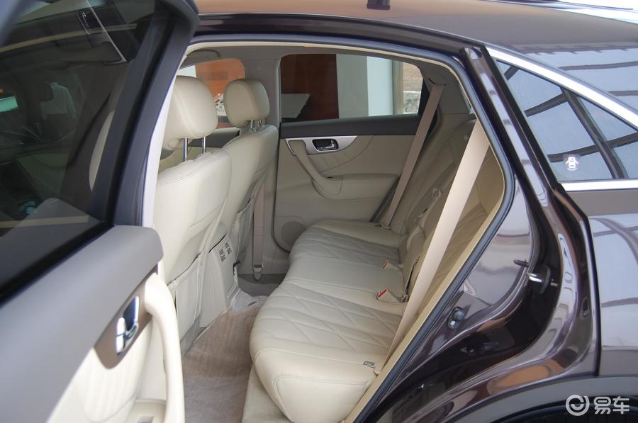 英菲尼迪fx35超越版内图