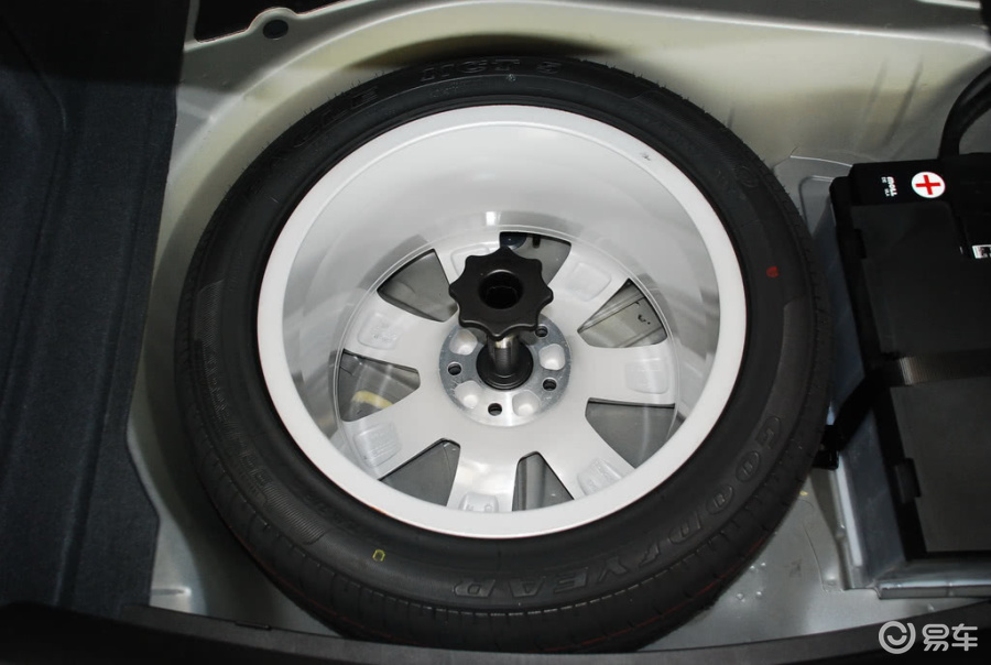 【奥迪a6l2010款2.7 tdi备胎汽车图片-汽车图片大全】-易车网