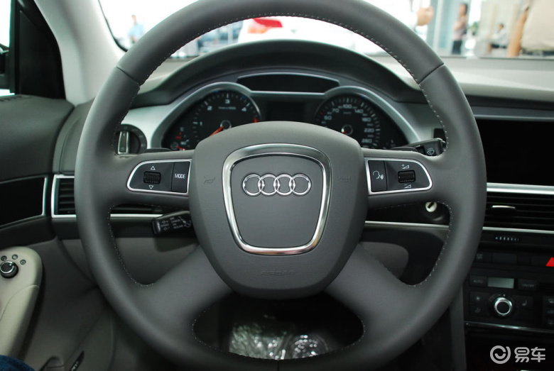 2010款 奥迪a6l 2.7 tdi 方向盘