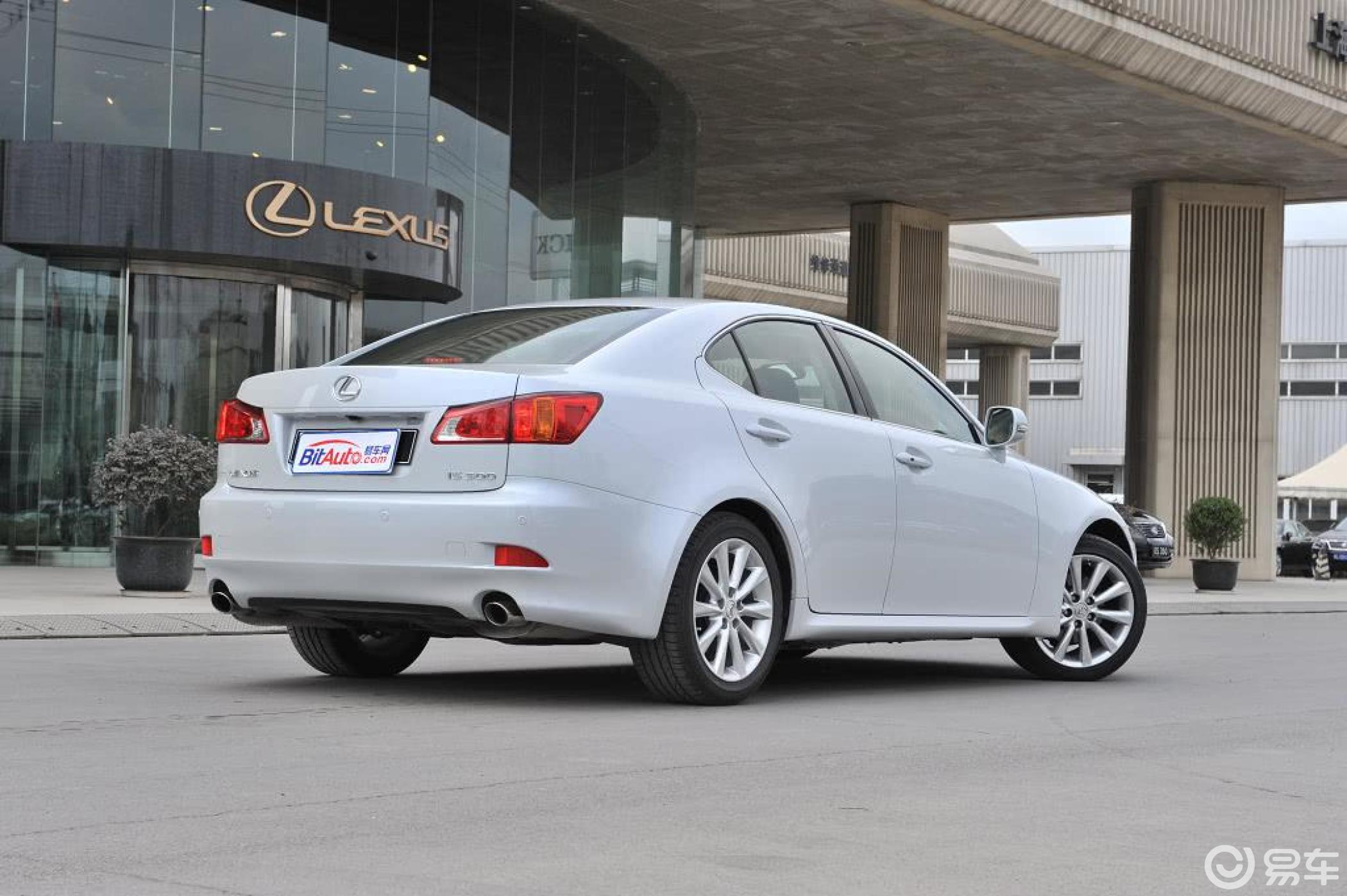 【雷克萨斯is2008款300 豪华版侧后45度车头向右水平汽车图片-汽车