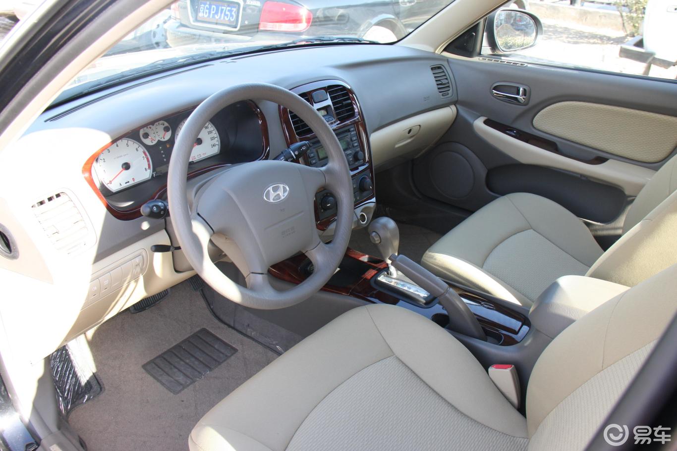 名驭2.0升自动舒适版内饰