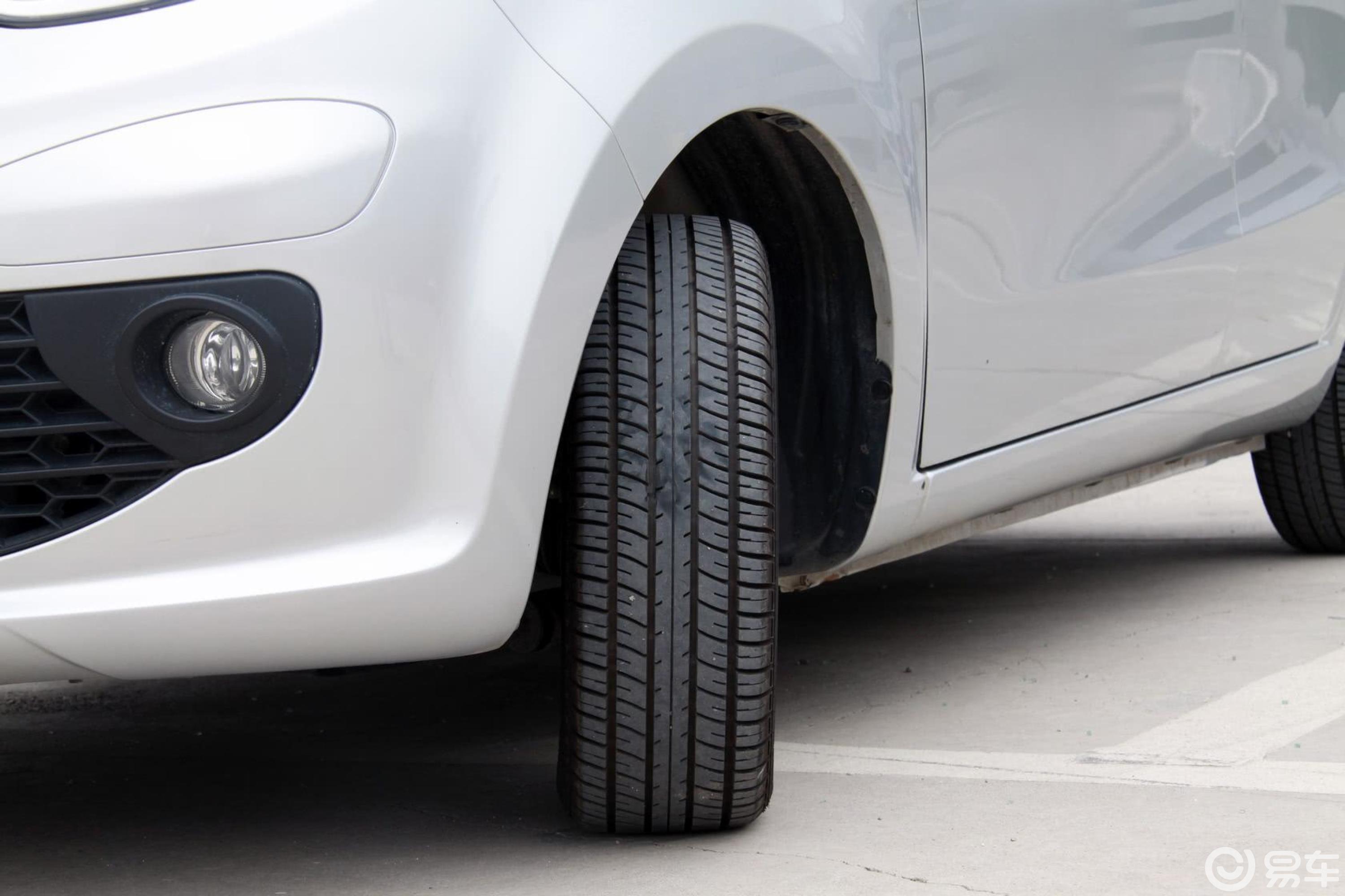 0l 手动 尊贵型轮胎花纹汽车图片-汽车图片大全】-易车