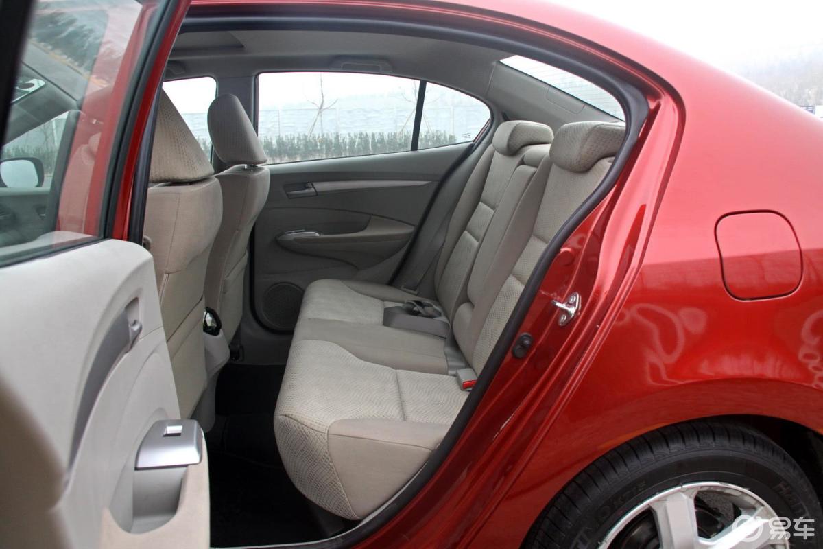 【锋范2009款1.5l精英版at后排空间体验汽车图片-汽车图片大全】-易车