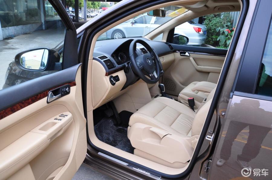 大众途安 前排空间图