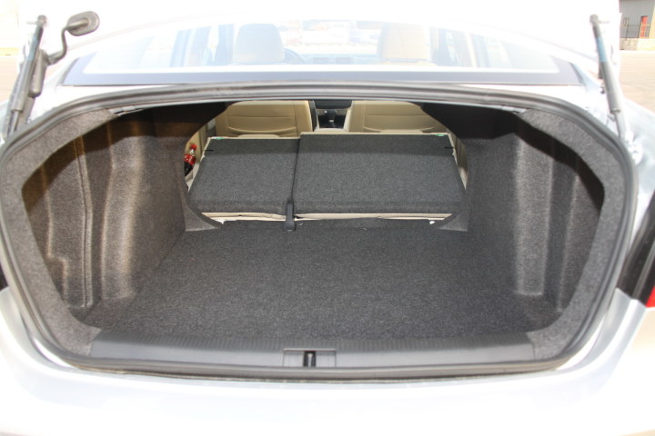 4tsi/4v 技术型 technology dsg72011款速腾 空间易车网独家图片,谢绝