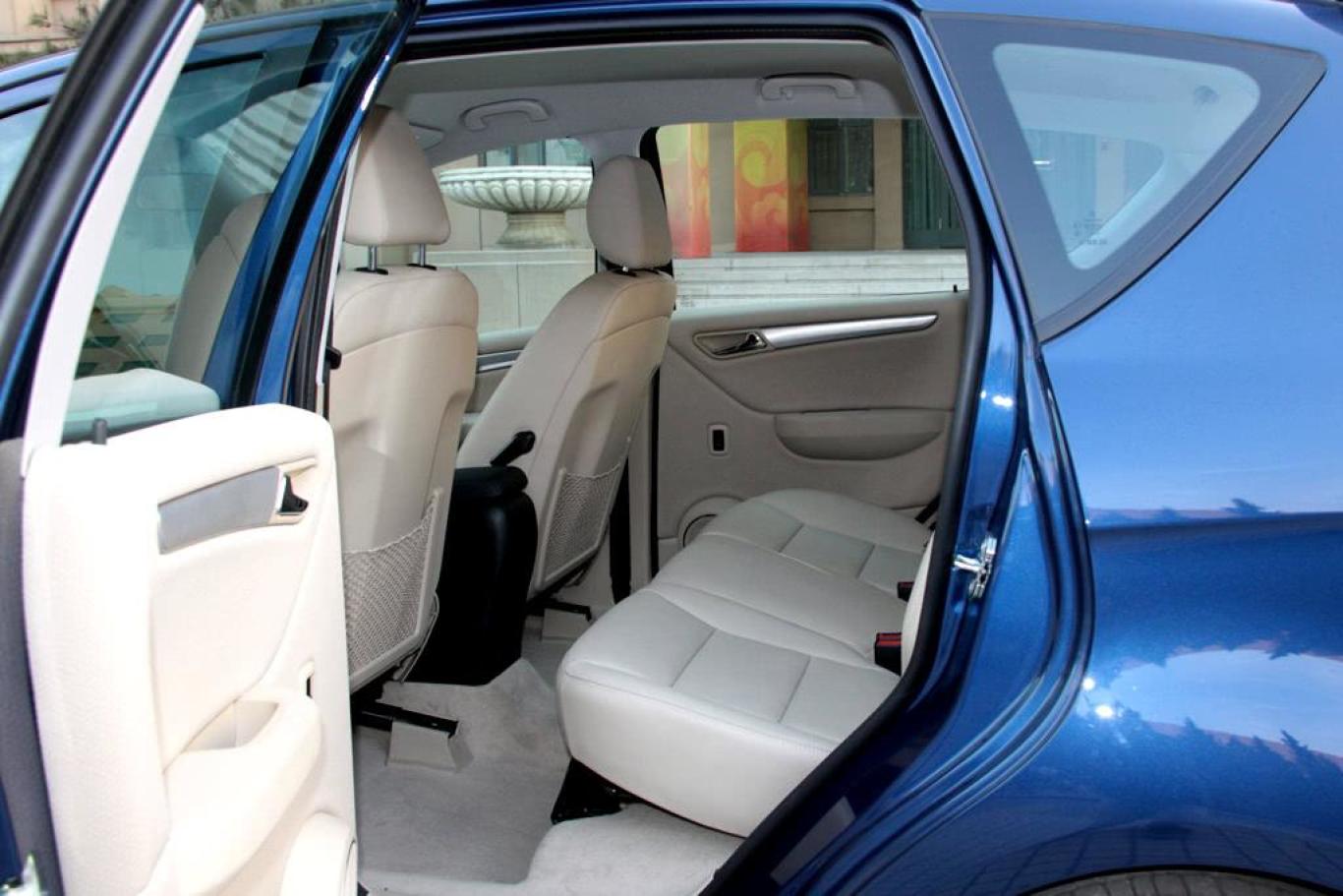 奔驰a级(进口)a180后排空间体验