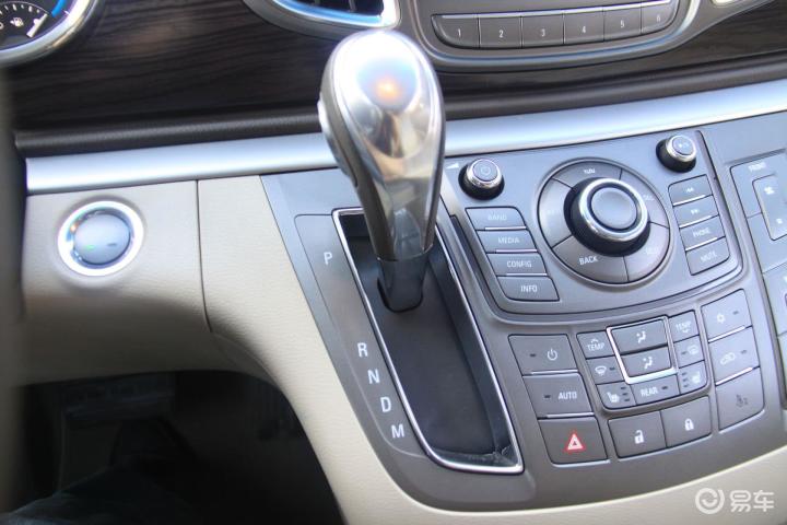 别克gl8 豪华商务车 3.0 xt 旗舰版挡把