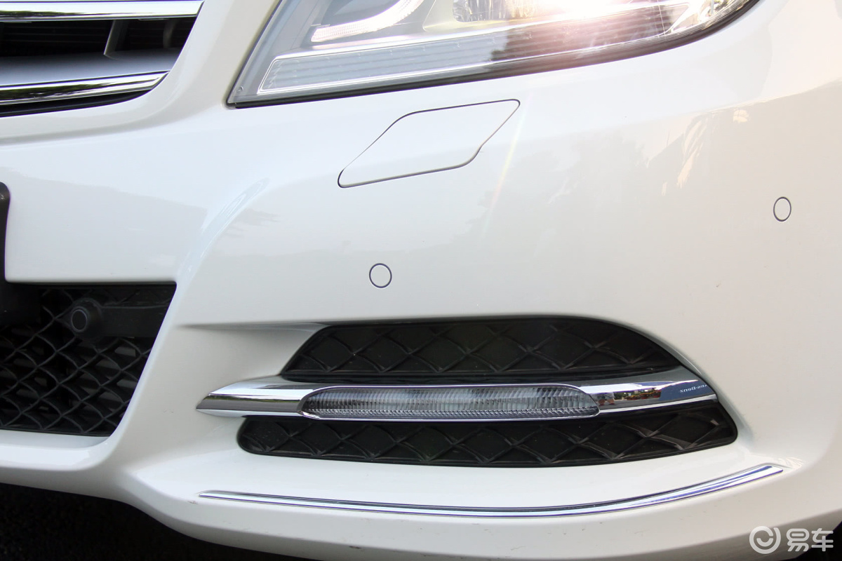 【奔驰c级2011款c 200 时尚型雾灯汽车图片-汽车图片大全】-易车