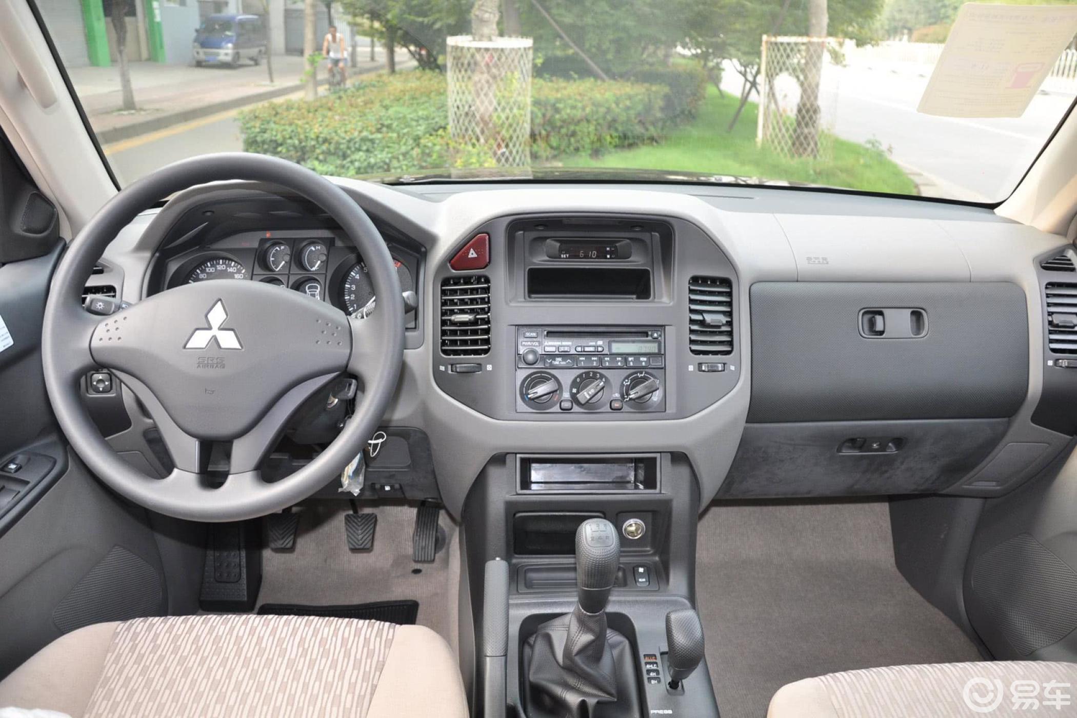 【帕杰罗2011款v73 3.0 glx mt内饰汽车图片-汽车图片大全】-易车