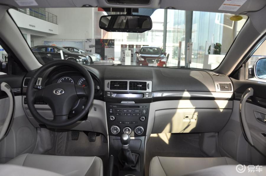 【奔腾b702011款2.0l 手动 精英型内饰汽车图片-汽车图片大全】-易车