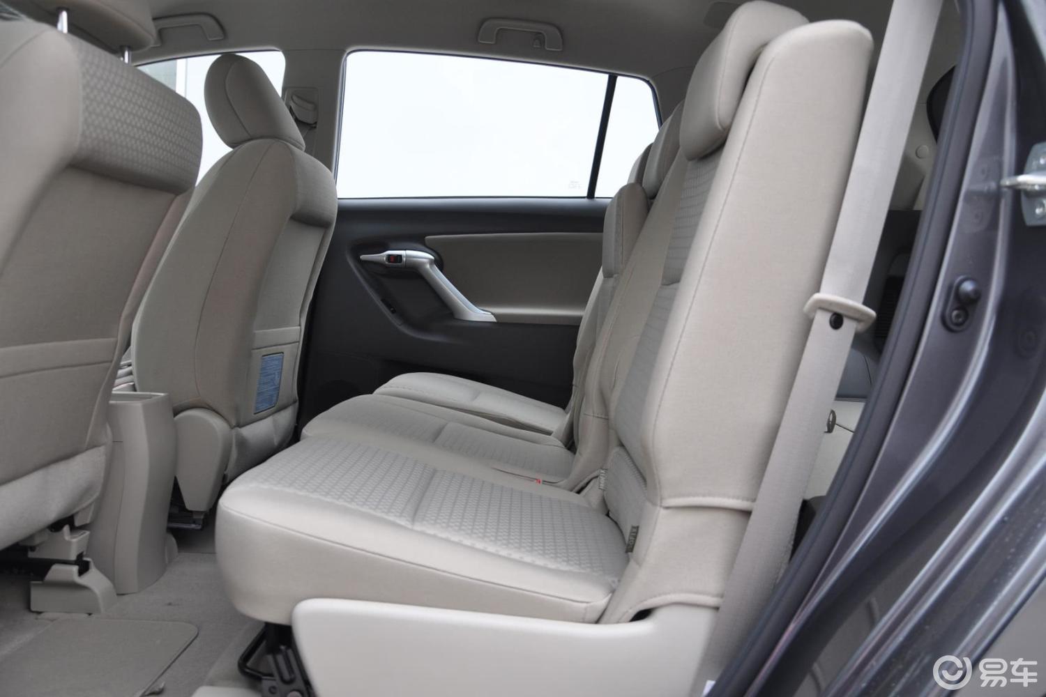 【逸致2011款160e 精英版后排空间体验汽车图片-汽车图片大全】-易车