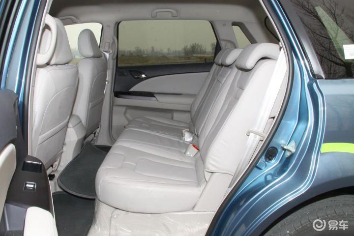 2011款 比亚迪e6 先行者 纯电动 后排空间