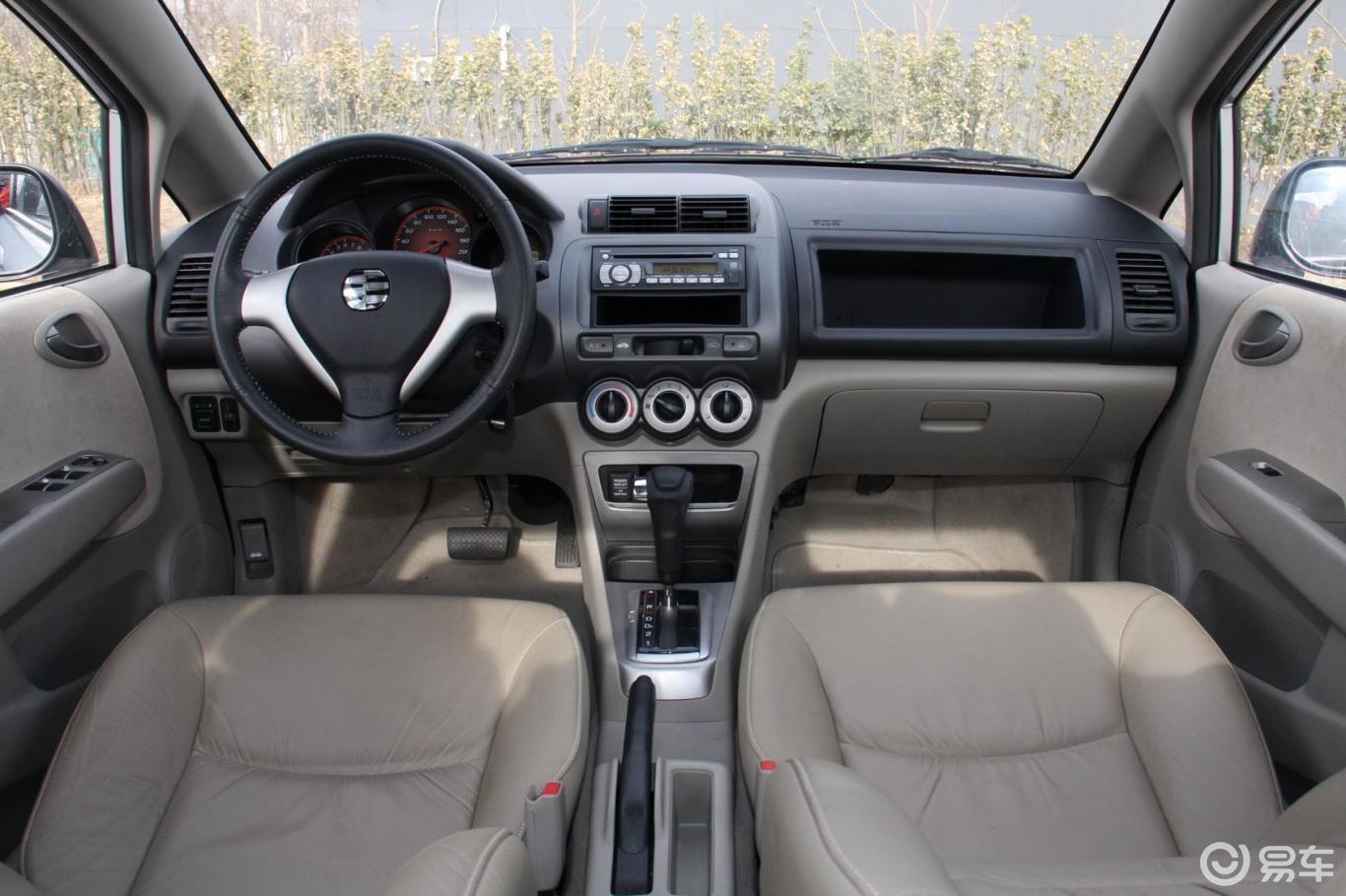 完整内饰(中间位置)