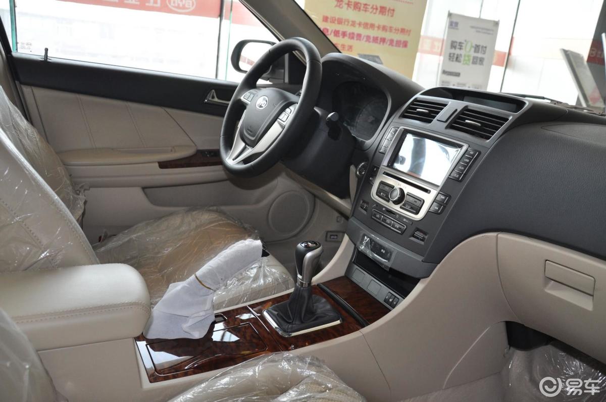 【比亚迪g62012款2.0l 手动 尊贵型内饰汽车图片-汽车图片大全】-易车