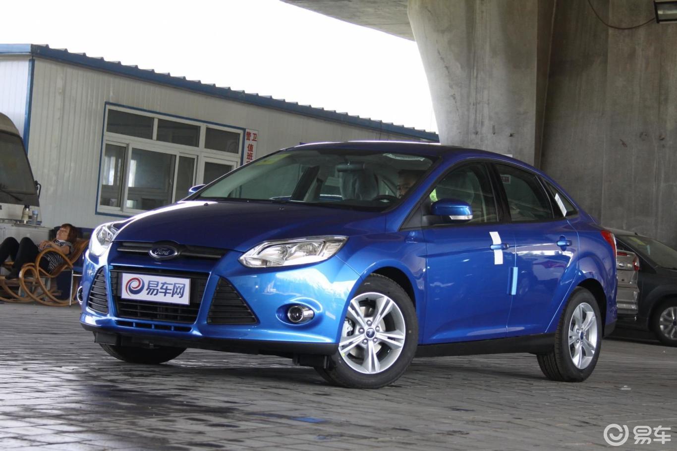 福克斯三厢外观-情调蓝