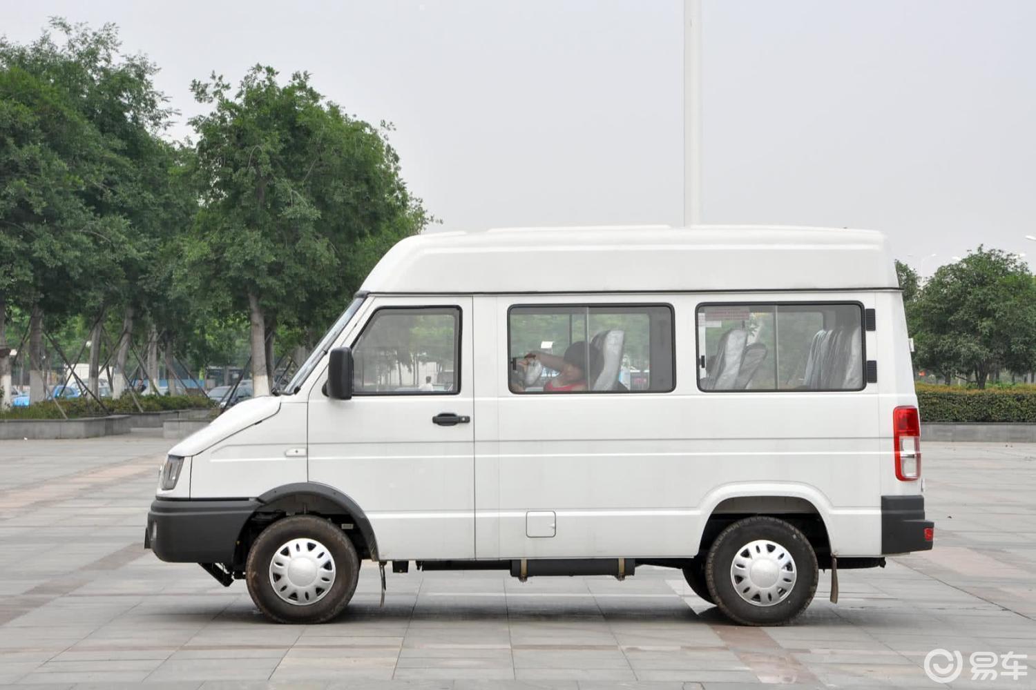 【依维柯得意2011款得意a35标准版 7座外观汽车图片-汽车图片大全】