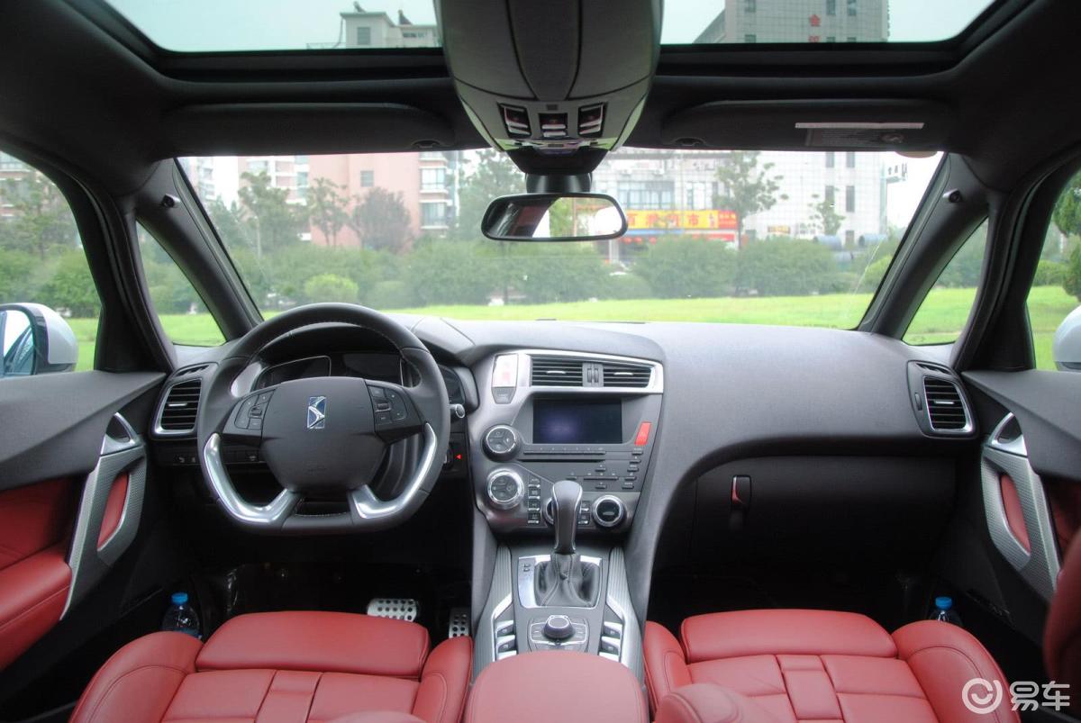 完整内饰(中间位置)