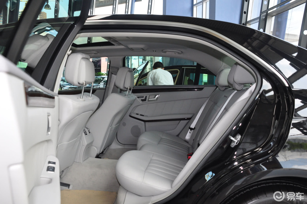 【奔驰e级2012款e 300 l 优雅型后排空间体验汽车图片-汽车图片大全】