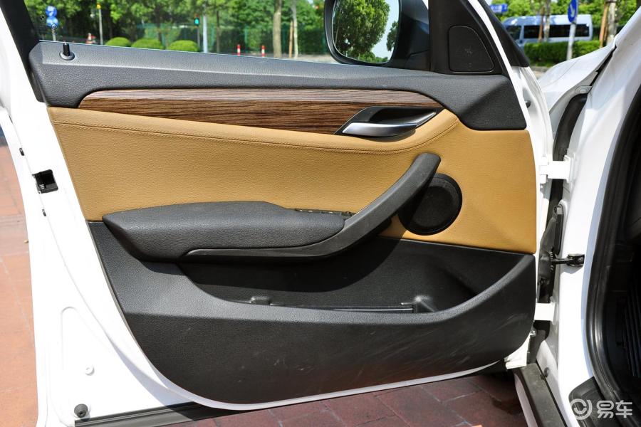 【华晨宝马x12012款xdrive28i豪华型驾驶员侧车门内门板汽车图片-汽车