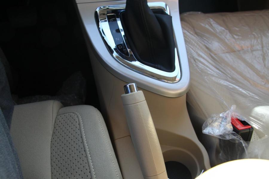 手刹怎么拉和放 18004746931432_2377772_14.jpg