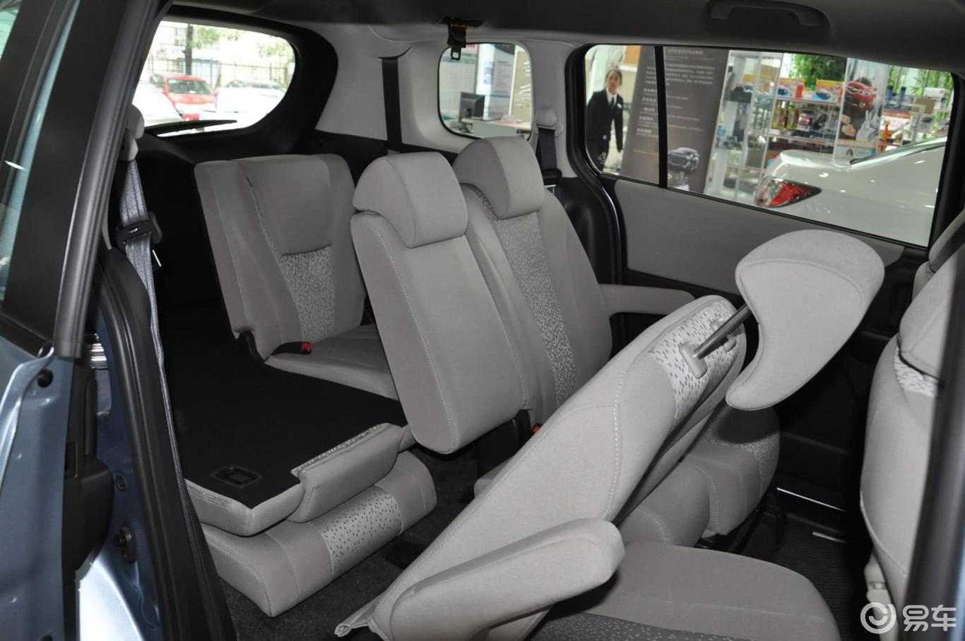 马自达5空间-清水蓝