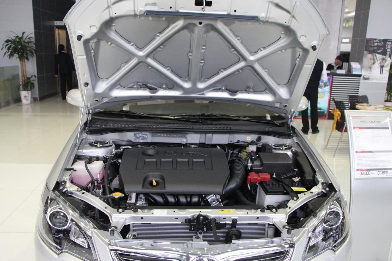 花冠1.6l 自动 卓越版发动机盖开启