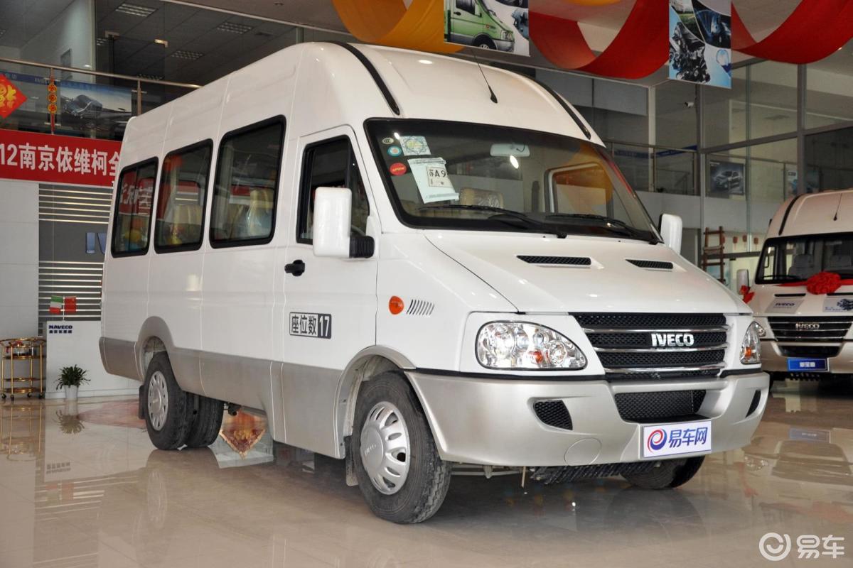 【依维柯褒迪2011款宝迪a42标准版 17座侧前45度车头向右水平汽车图片