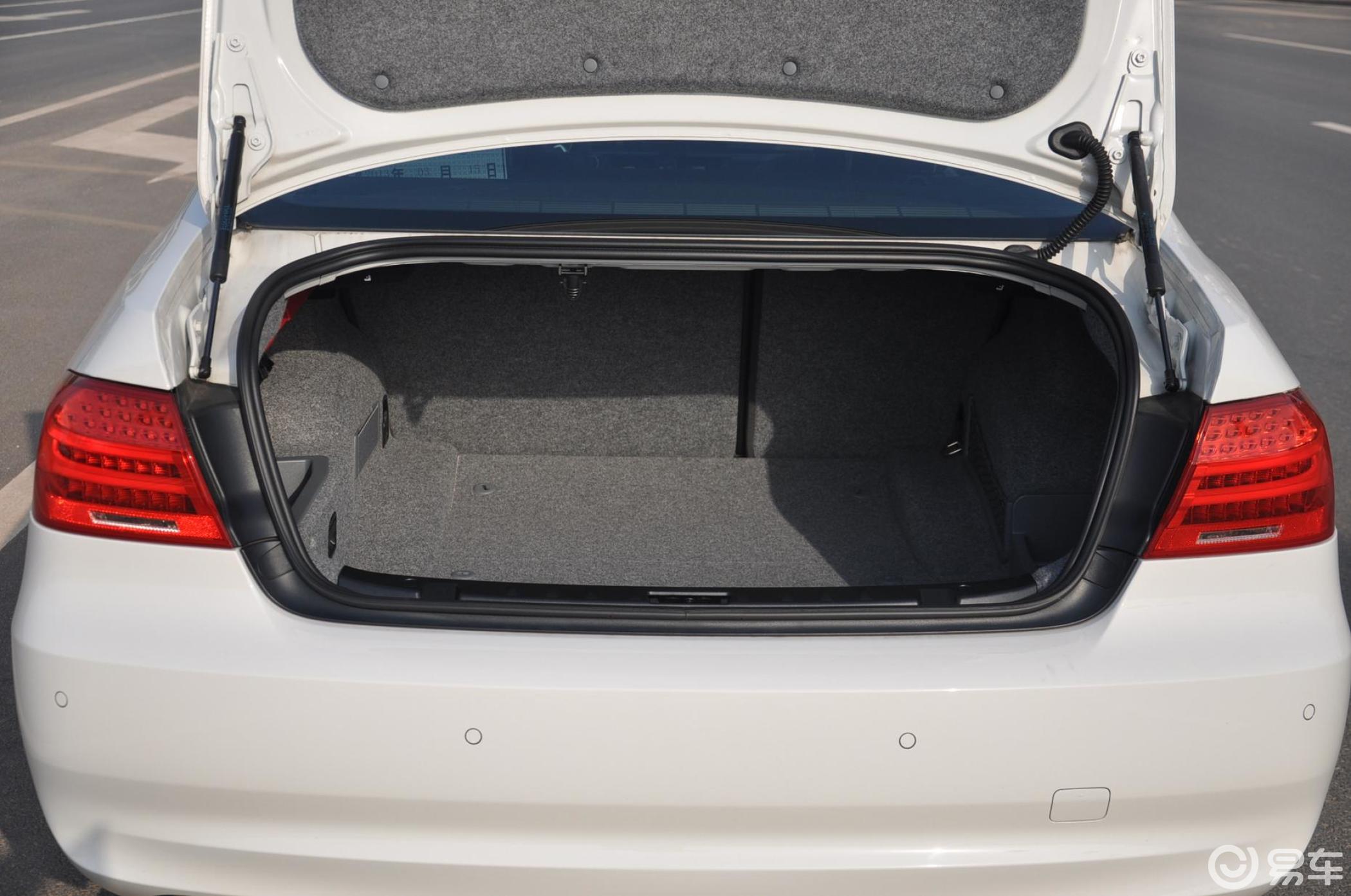 【宝马3系2011款双门轿跑车 330i行李箱空间汽车图片-汽车图片大全】