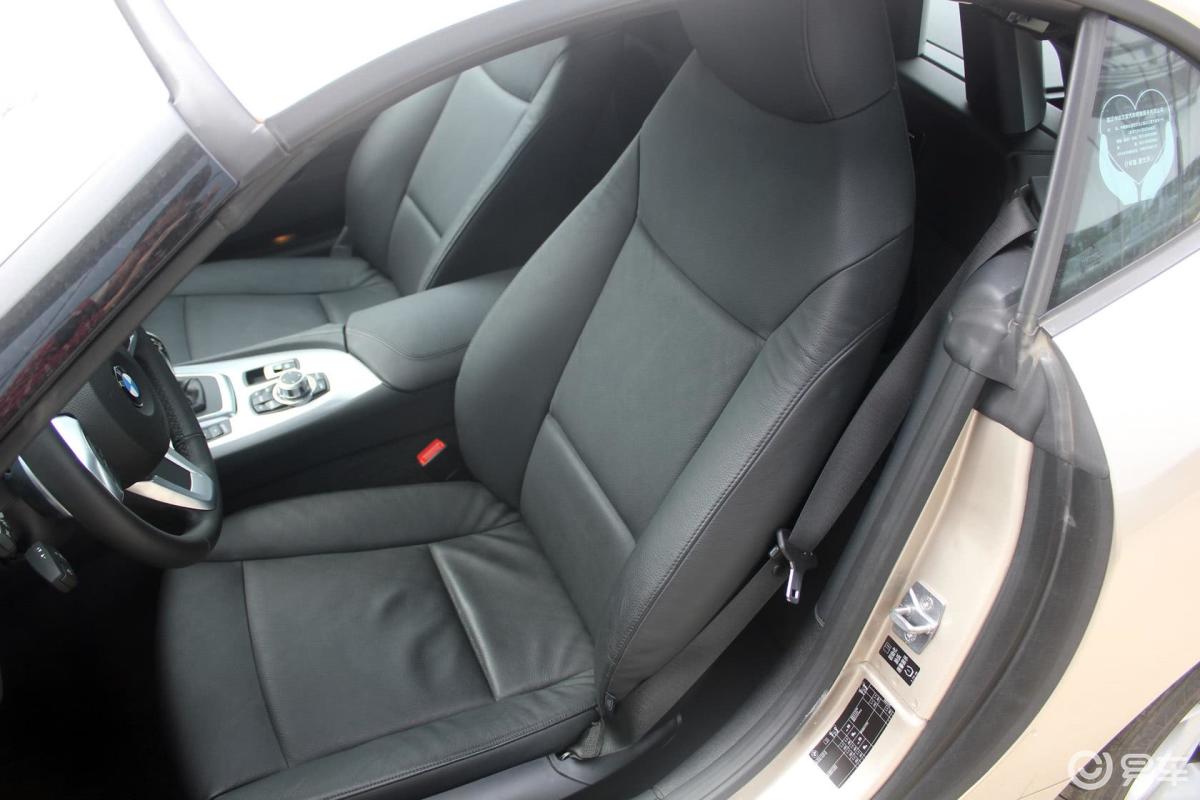 【宝马z42012款sdrive28i前排空间汽车图片-汽车图片大全】-易车