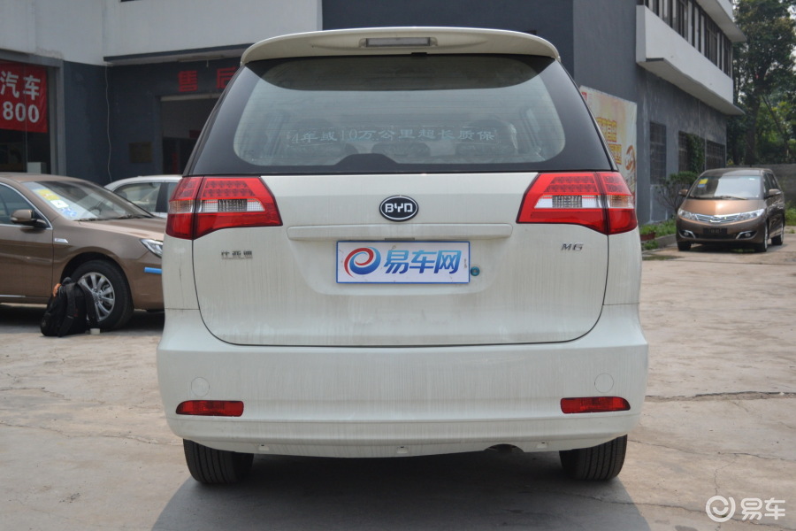 比亚迪m6 正车尾图