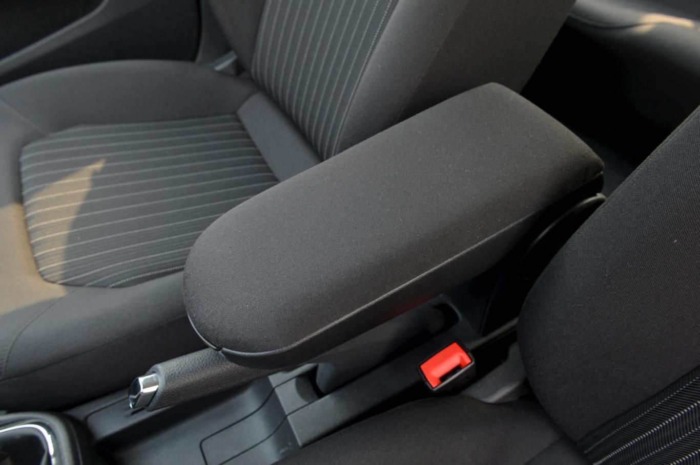 捷达1.6l 手动时尚型前排中央扶手箱