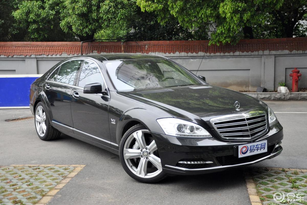 【奔驰s级2012款s600l grand edition侧前45度车头向右水平汽车图片