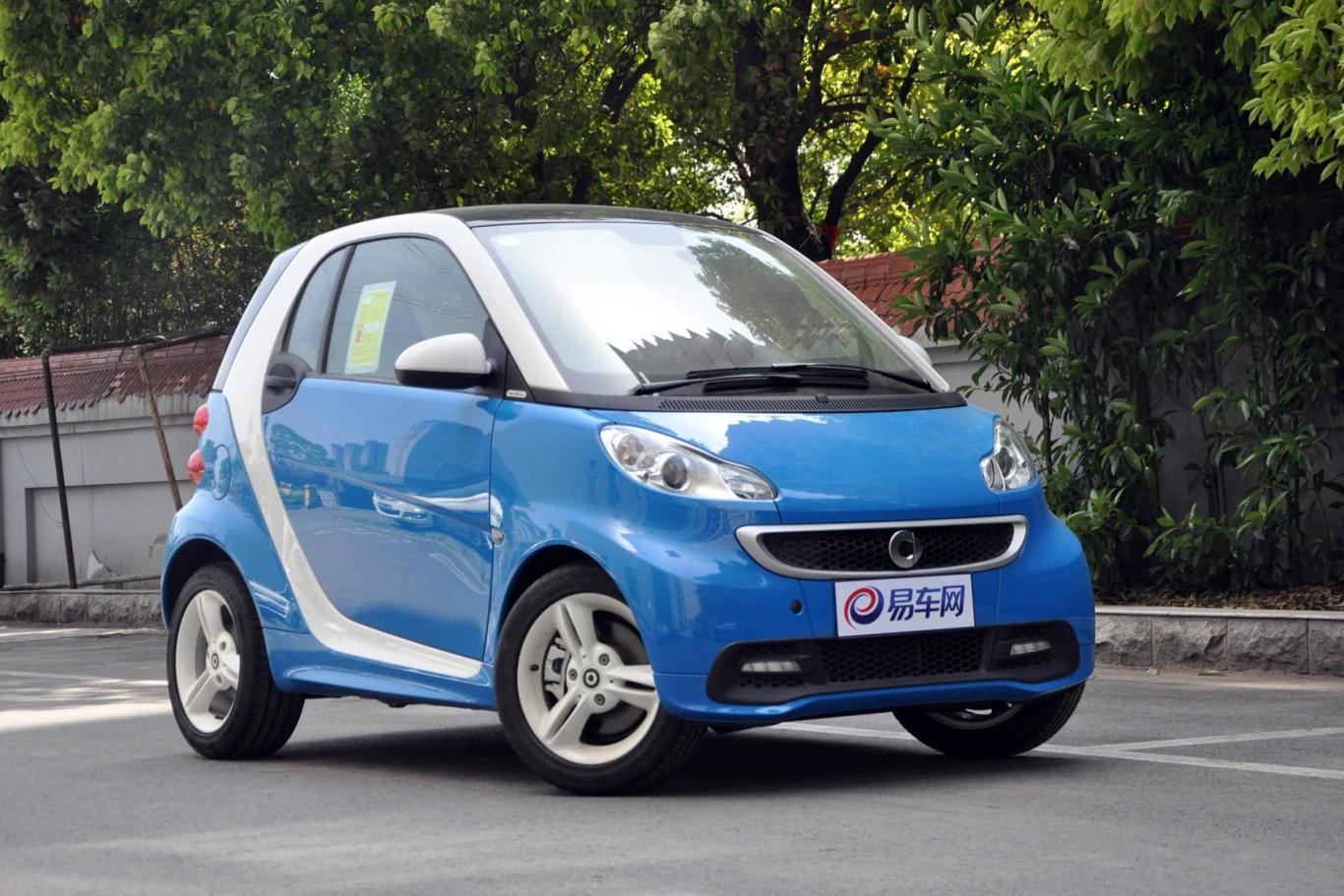 smart fortwo1.0t 硬顶冰炫特别版侧前45度车头向右水平