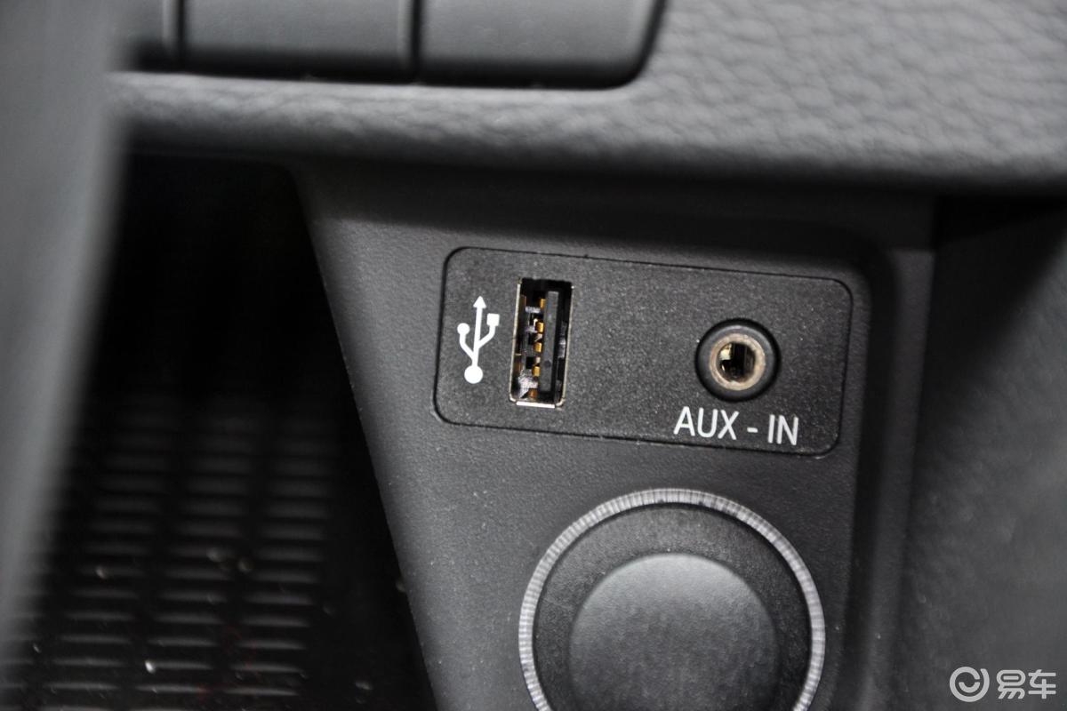 【宝马x12013款sdrive18i 运动设计套装usb接口汽车图片-汽车图片大全