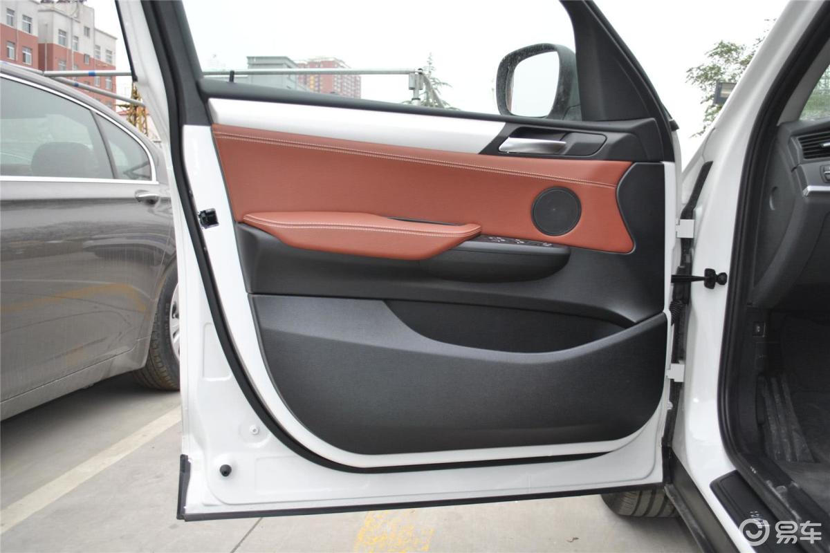 【宝马x3(进口)2013款xdrive28i 领先型驾驶员侧车门内门板汽车图片