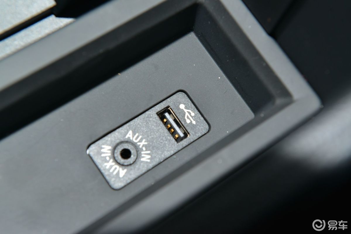 【宝马3系2013款320li 时尚型usb接口汽车图片-汽车图片大全】-易车