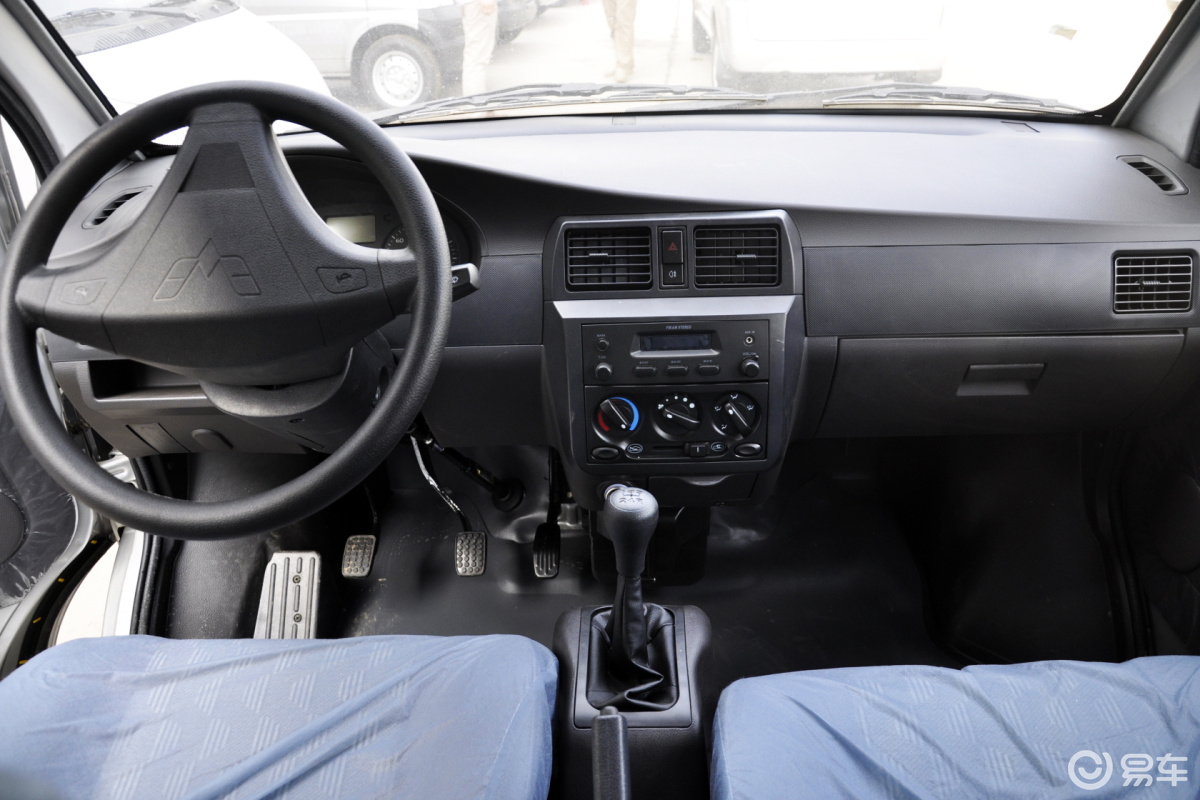 完整内饰(中间位置)