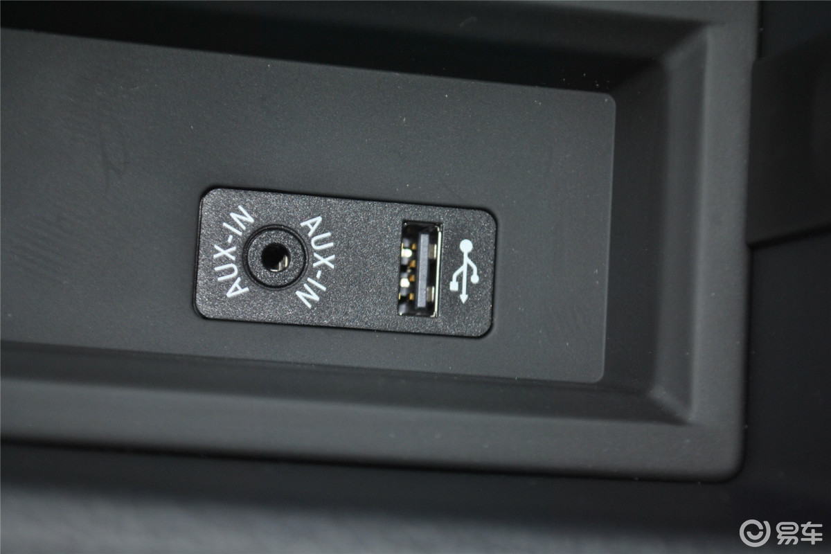 【宝马3系2013款320li 时尚型usb接口汽车图片-汽车图片大全】-易车