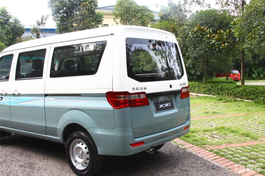 华晨鑫源金杯 小海狮x30 2013款 2015款 2013款 1.3l 手动 标准型  1.