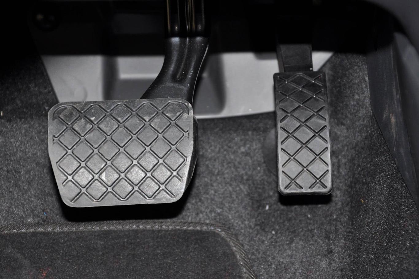 朗行1.4tsi dsg 豪华版脚踏板