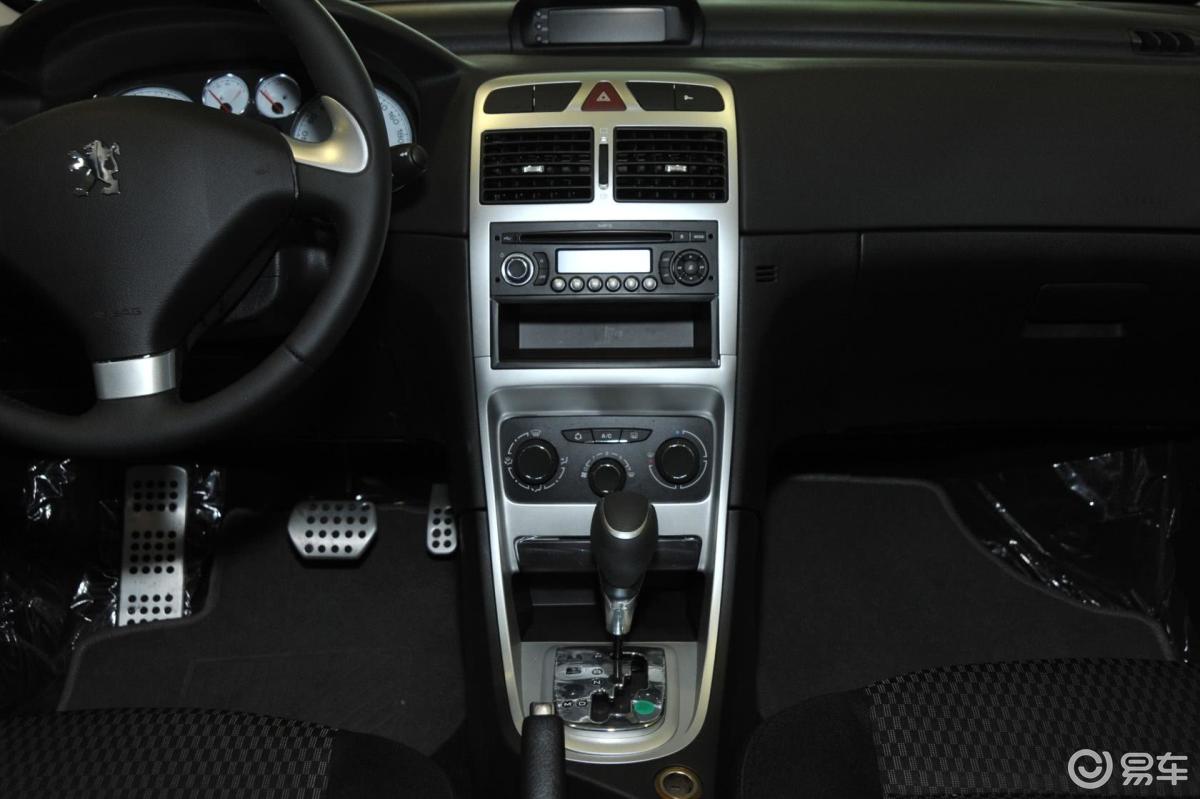 【标致3072013款两厢 1.6l 手动 cross中控台整体汽车图片-汽车图片大