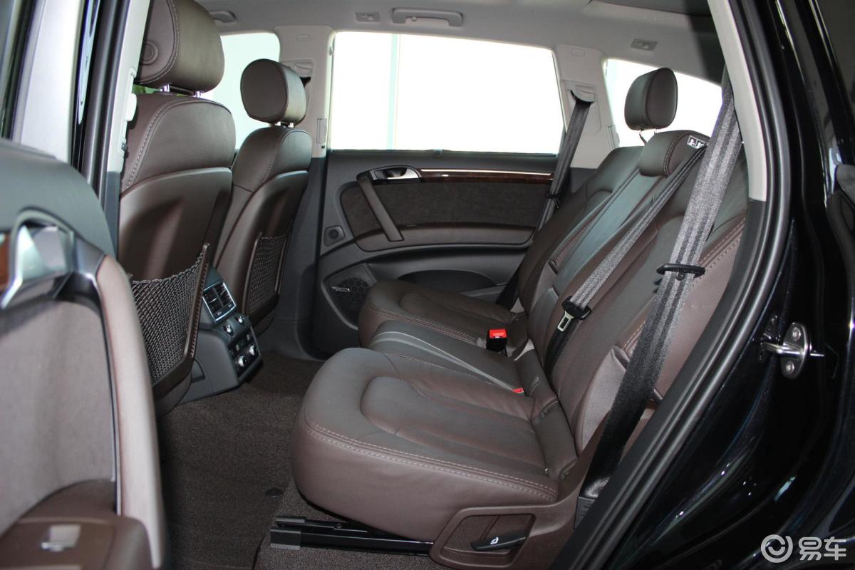 【奥迪q72014款40 tfsi quattro 运动型后排空间体验汽车图片-汽车