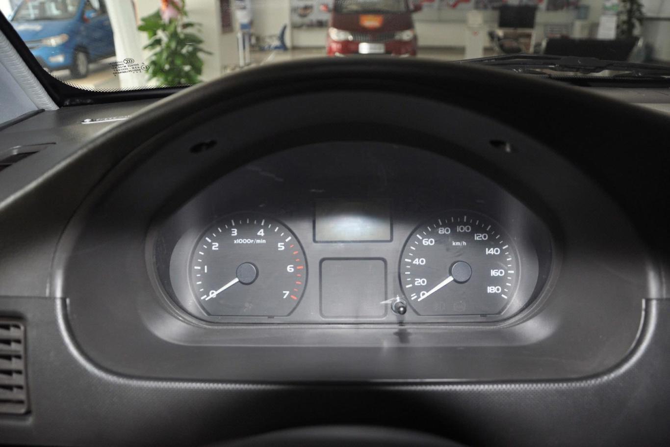 五菱荣光1.5l 手动 基本型仪表盘