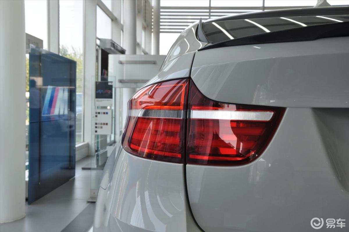 4l v8尾灯侧45度俯拍汽车图片-汽车图片大全】-易车