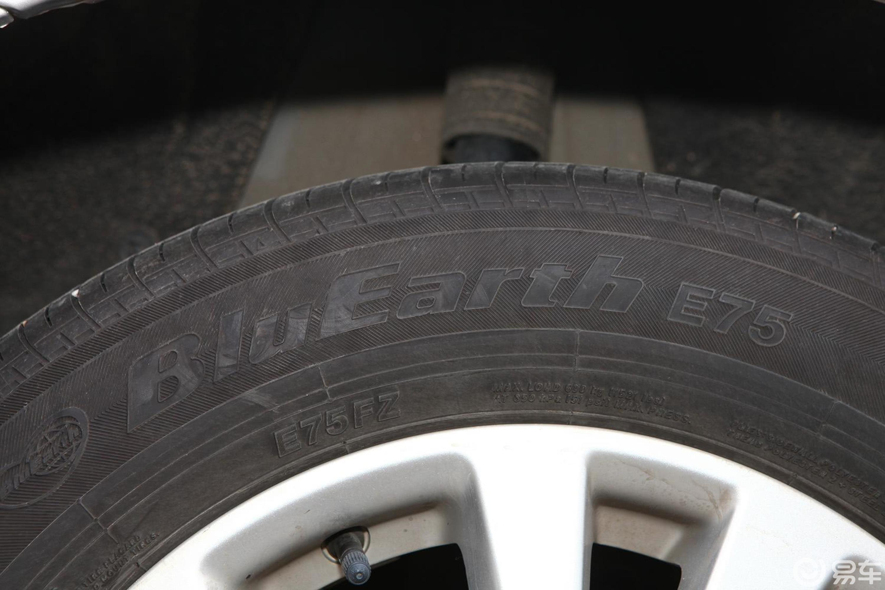 【天籁2013款2.5xl 领先版轮胎规格汽车图片-汽车图片大全】-易车